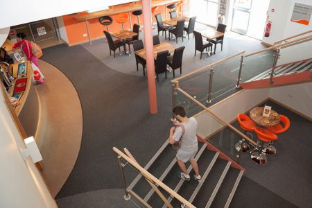 Balance bar and café
